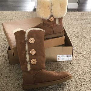 Ugg Bailey Button Triplet